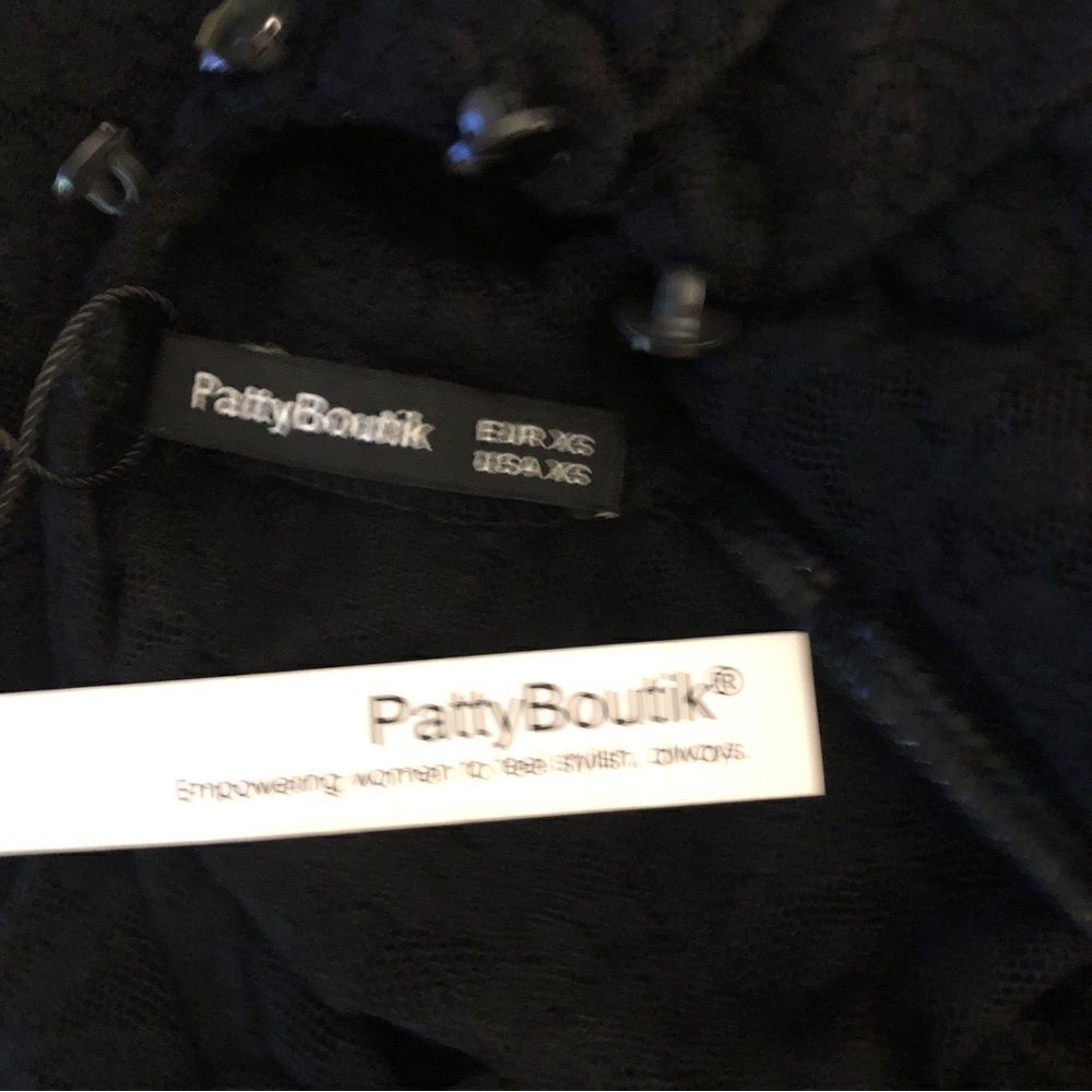 NWT PattyBoutik Black Sheer Lace Long Sleeve Top Size XS - Picture 5 of 7